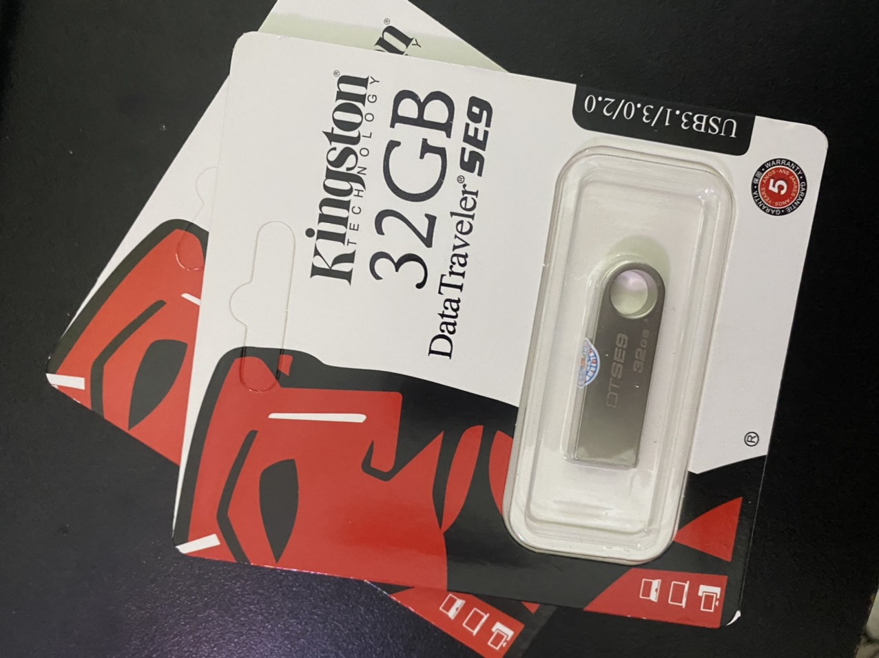 [siêu rẻ] USB KingSton 16gb DT101 2.0 [shop yêu thích]