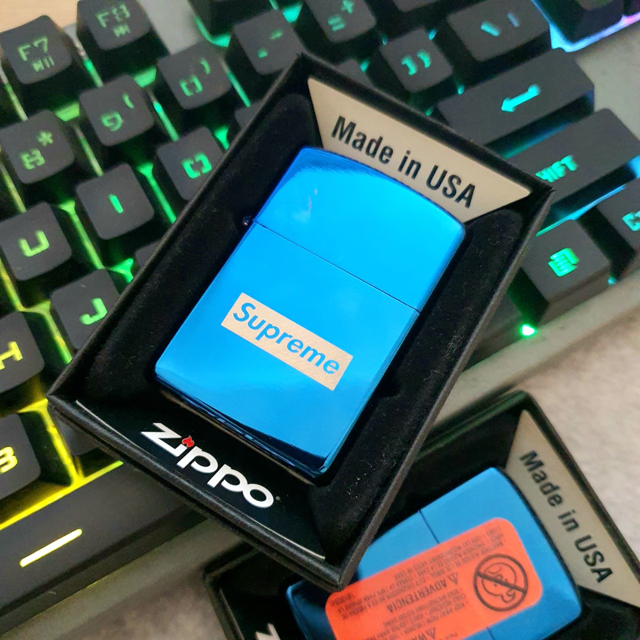 Bật Lửa Zippo Mạ Chrome Màu Xanh Logo Supreme Có Tem Đỏ ( Tặng Kèm Đá Bấc Xịn) ( Không Xăng)