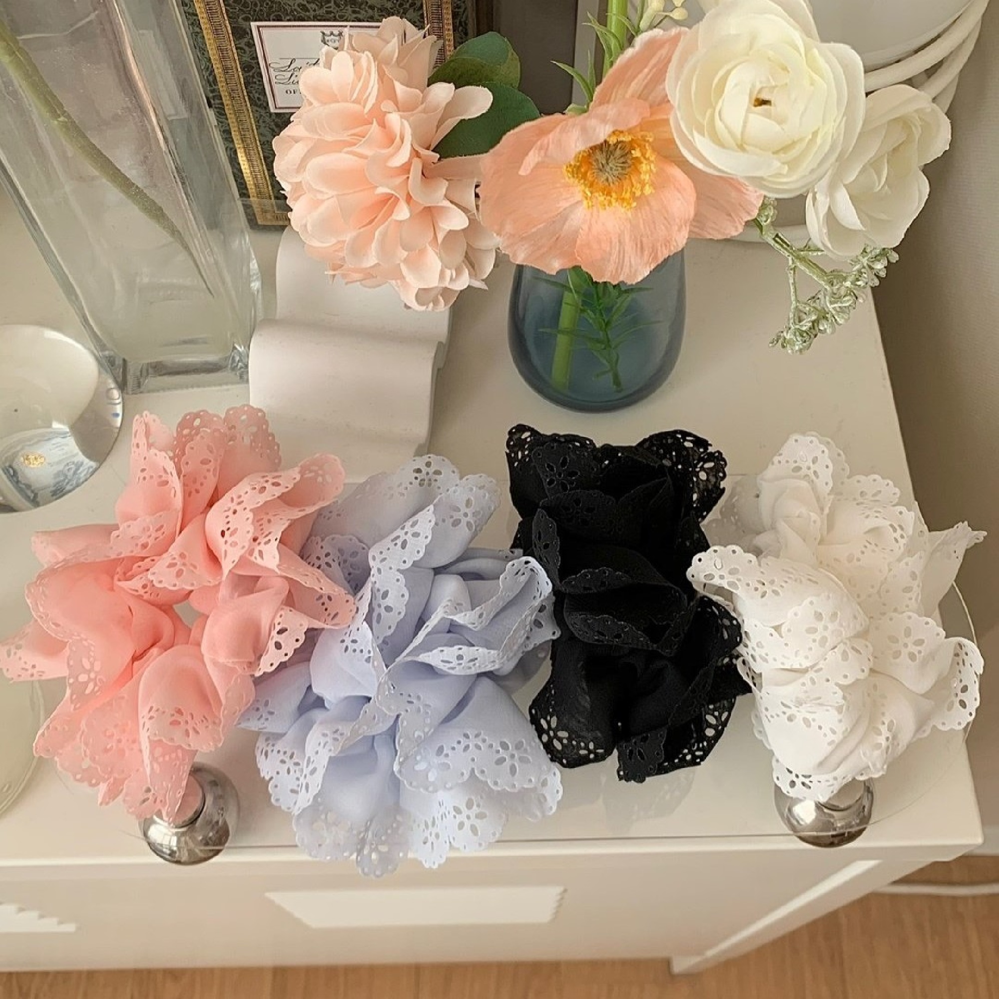 Cột tóc thiết kế ren đục lỗ hình bông hoa dễ thương dịu dàng nữ tính Modleaf Spring Hairband Hàn Quốc