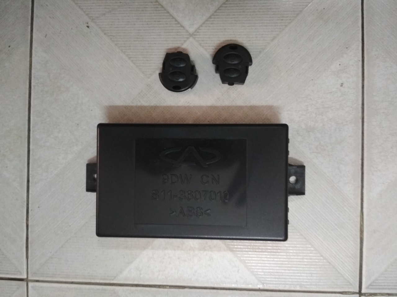 Hộp điều khiển và remote cửa Chery QQ