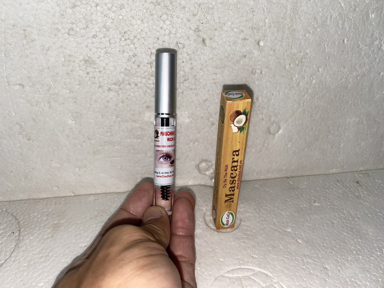 MASCARA DẦU DỪA DƯỠNG DÀI VÀ DẦY MI - RICH COCO