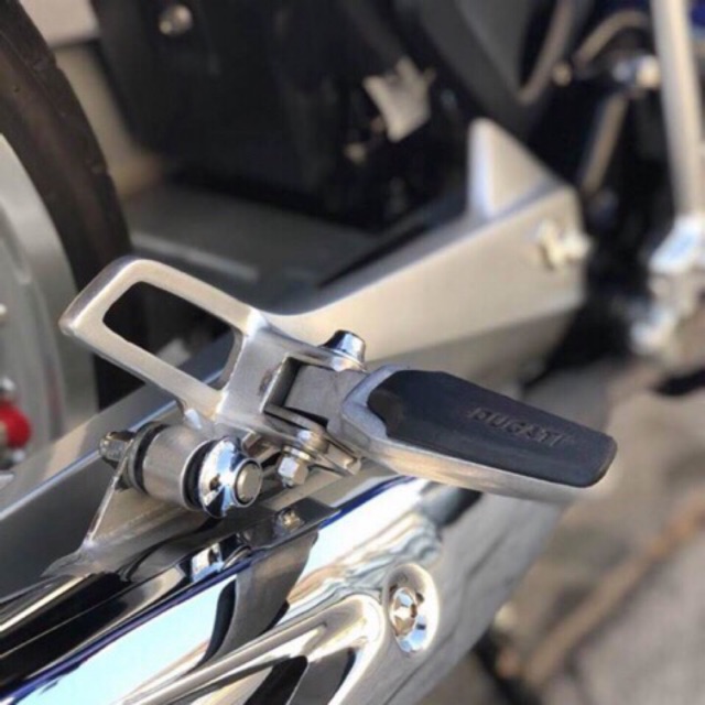 [HCM]gác chân ducati