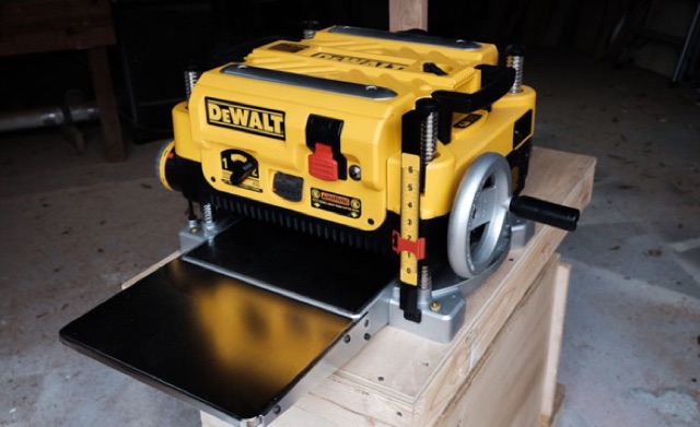 Máy bào để bàn DeWALT DW735-KR