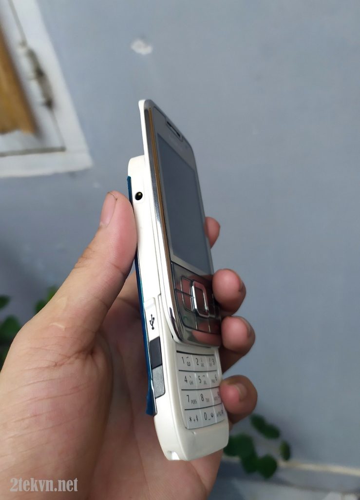 [HÀNG CHÍNH HÃNG] Điện thoại nokia e66 (hàng loại 1) nắp trượt cổ phổ thông giá rẻ