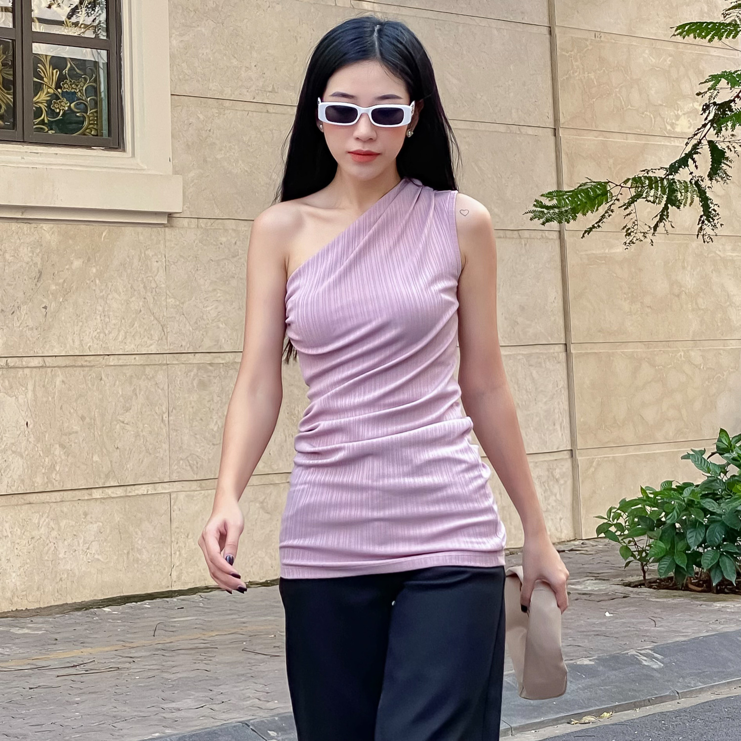 [NHẬP MÃ NOVFALAZSOCIAL02 GIẢM 40K ĐƠN 199K  ] Áo thun Maybi vai lệch không tay