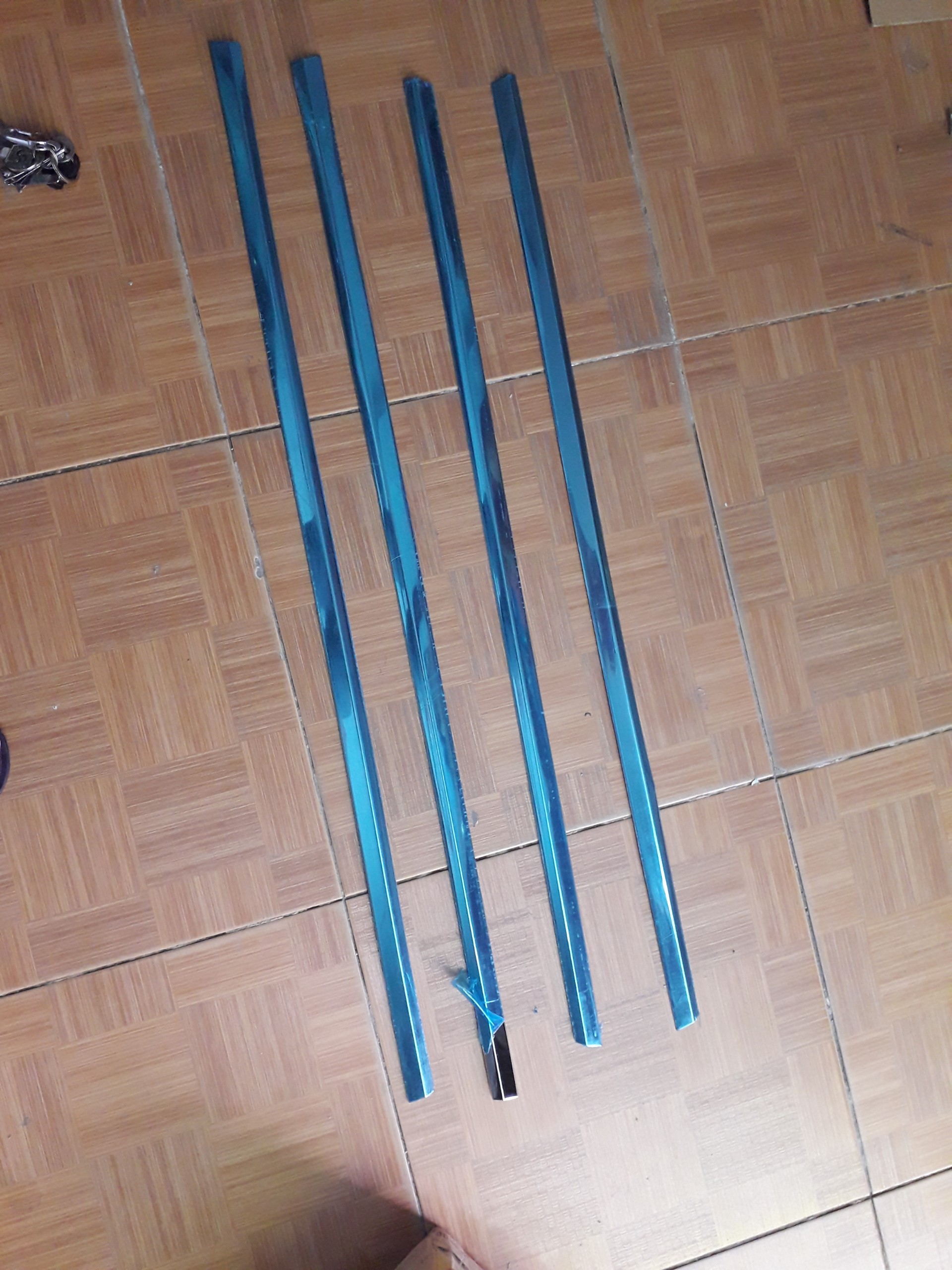 Bộ Ốp nẹp viền chân kính xe Chevrolet Lacetti 2004-2009 bản Việt Nam.