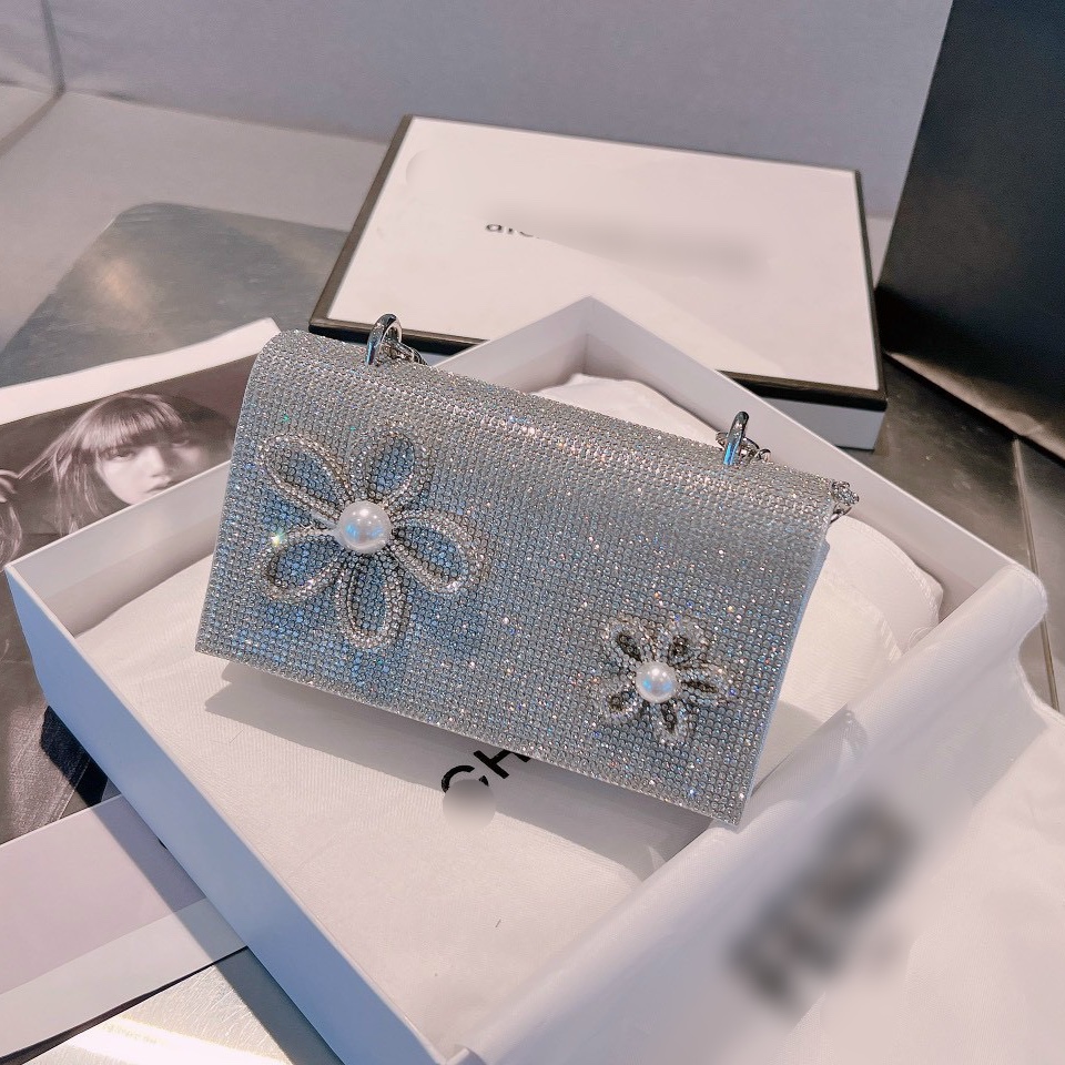 Clutch nữ nạm đá đính bông thời trang