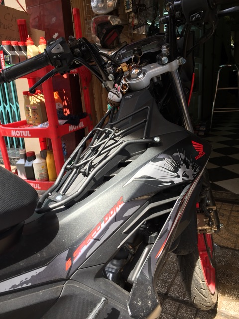 Baga giữa xe sonic màu đen