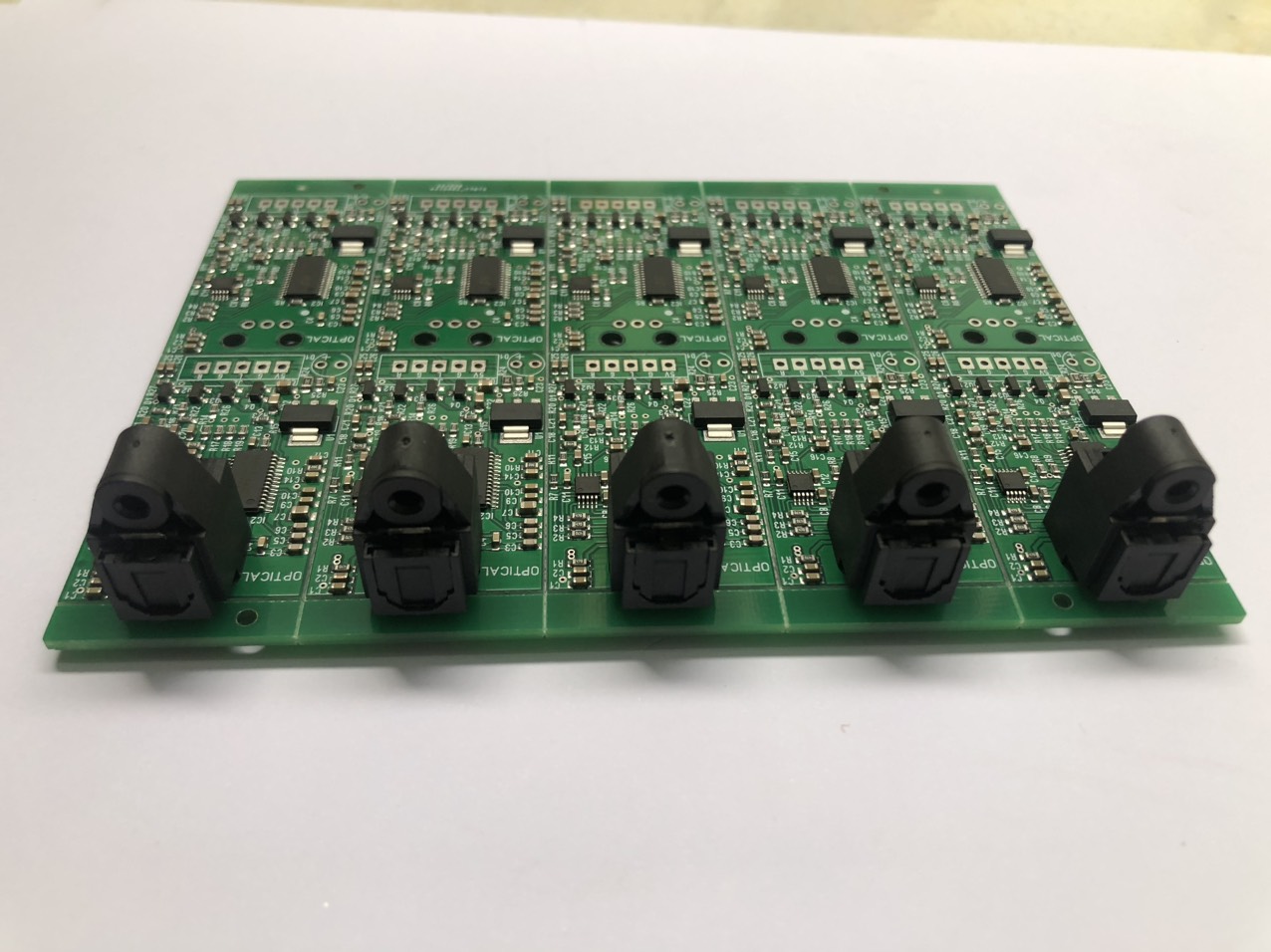 Digital Audio sang Analog Audio (Optical to AV)