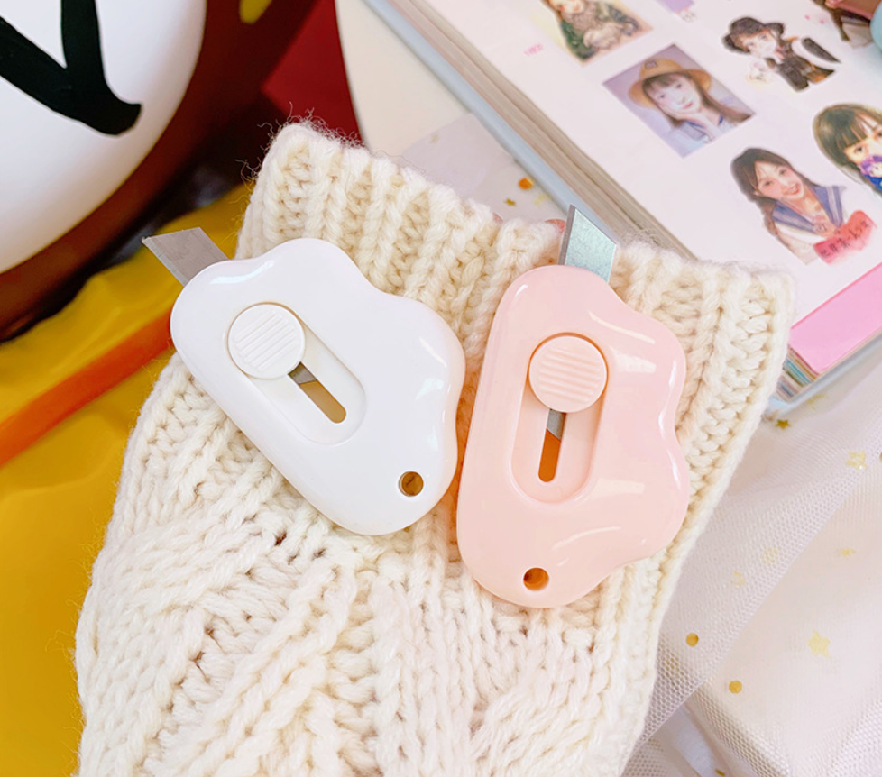 [HCM]Dao rọc giấy mini hình mây đeo móc chìa khóa