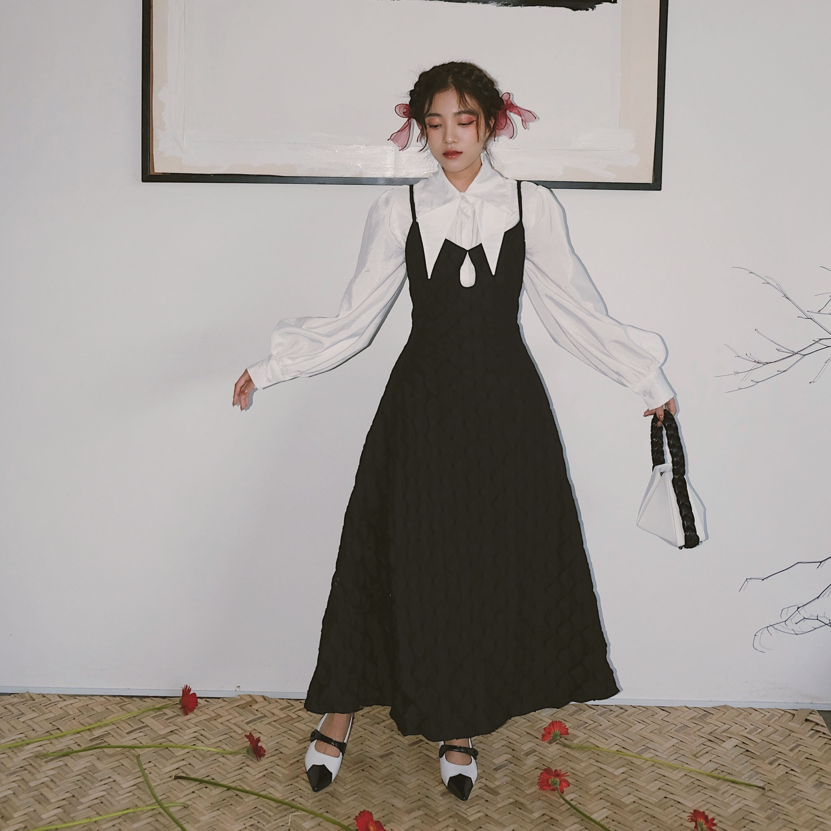 INTO.EIGHT | Đầm đen vải gấm cắt giọt nước INTO.EIGHT thiết kế (Dainty Dress)