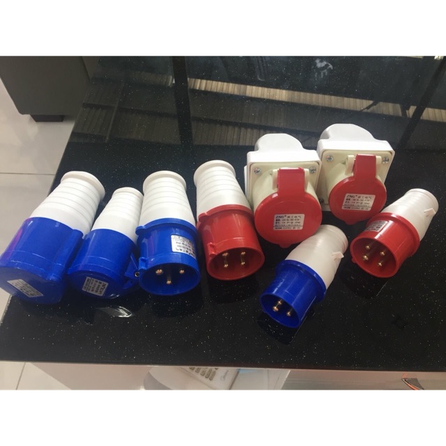 Phích cắm công nghiệp 3 cực 16a , 32a