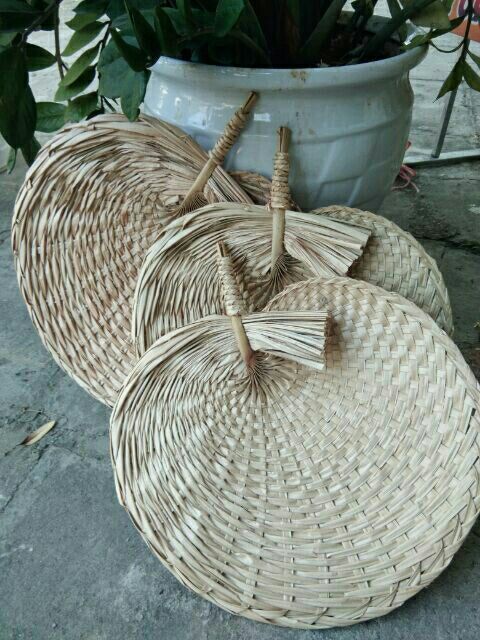 Quạt nan lá cọ truyền thống