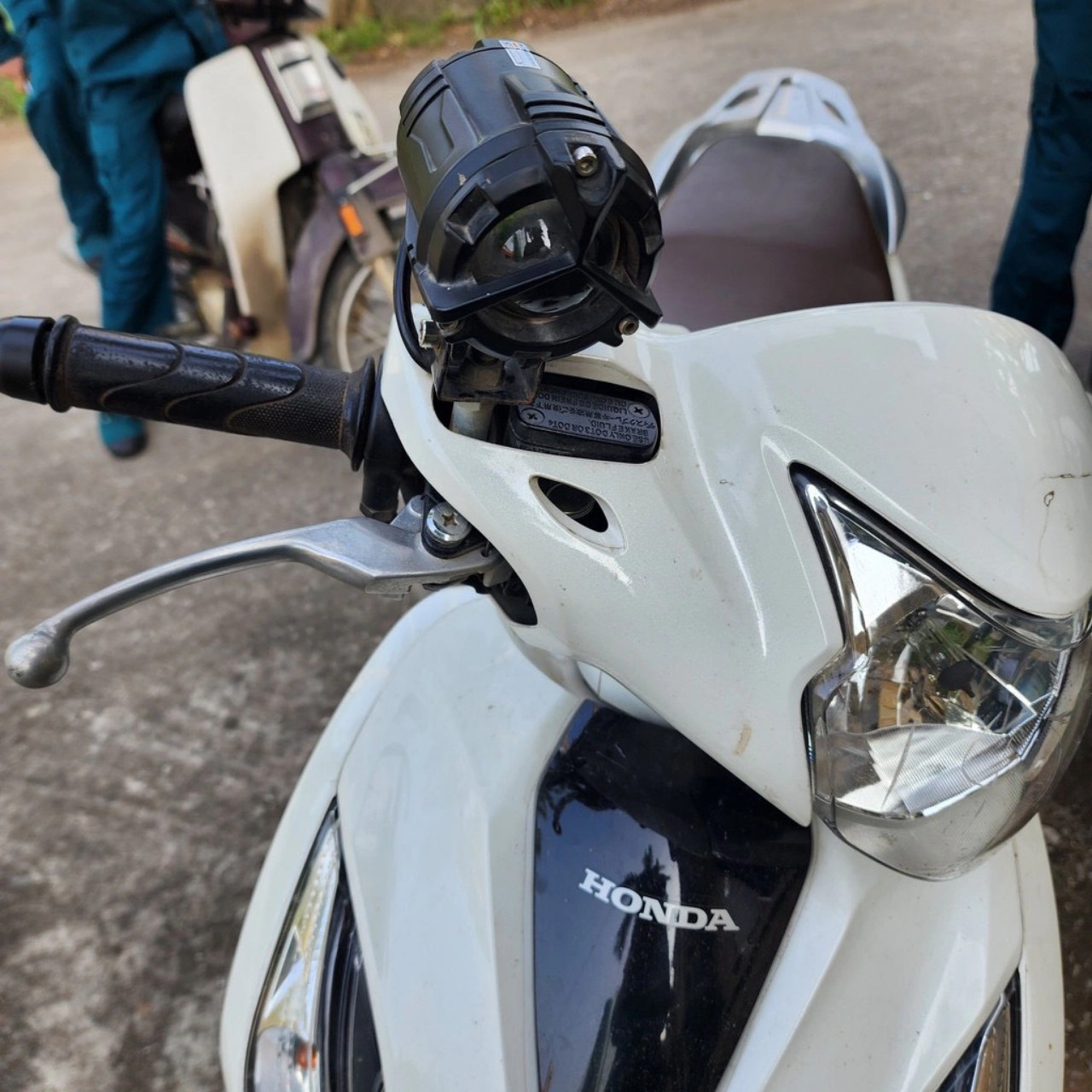 Đèn trợ sáng bi cầu chuyên đi tour 2 màu s20