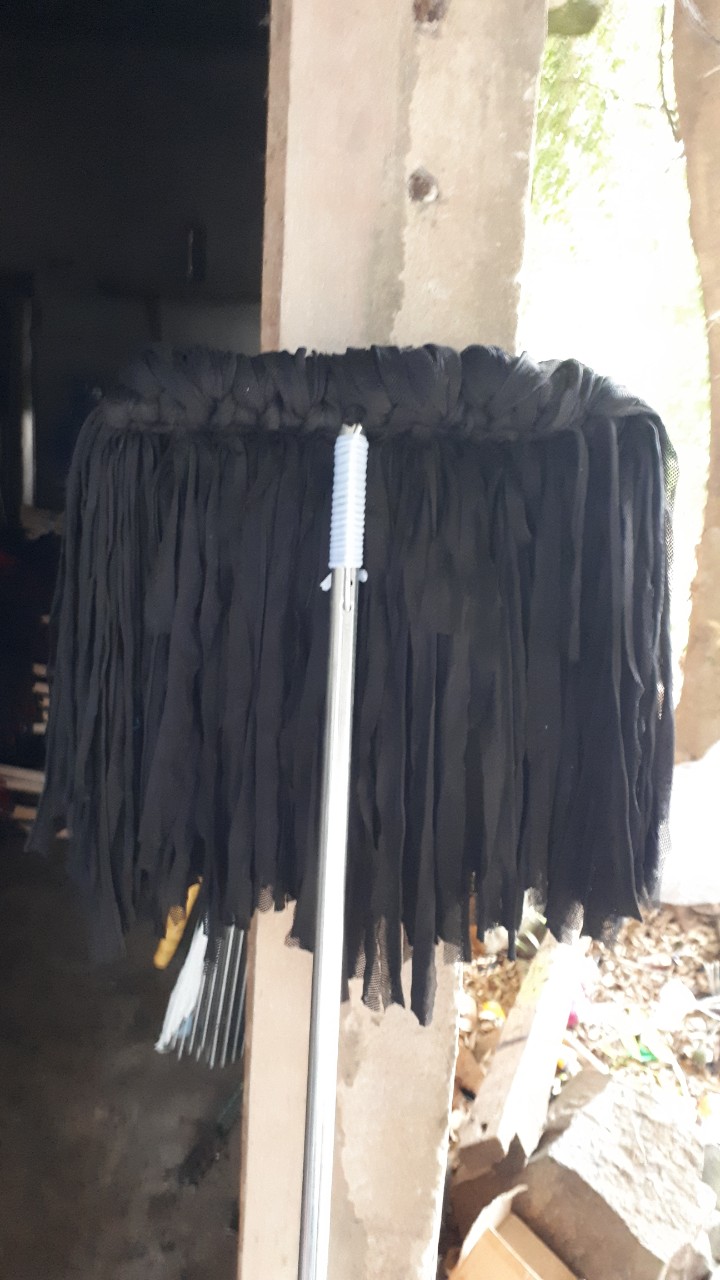 cây lau nhà vải mùng cán inox ( màu vàng )
