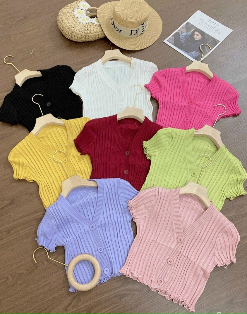 Áo thun croptop cổ chữ V tay cuốn biên - dưới 52kg