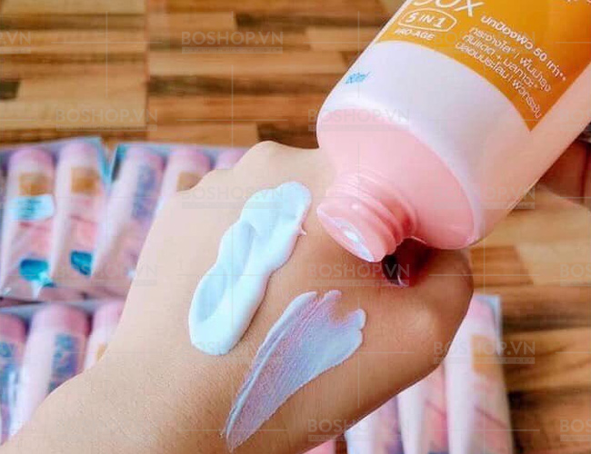 Dưỡng thể trắng da Vaseline 725ml