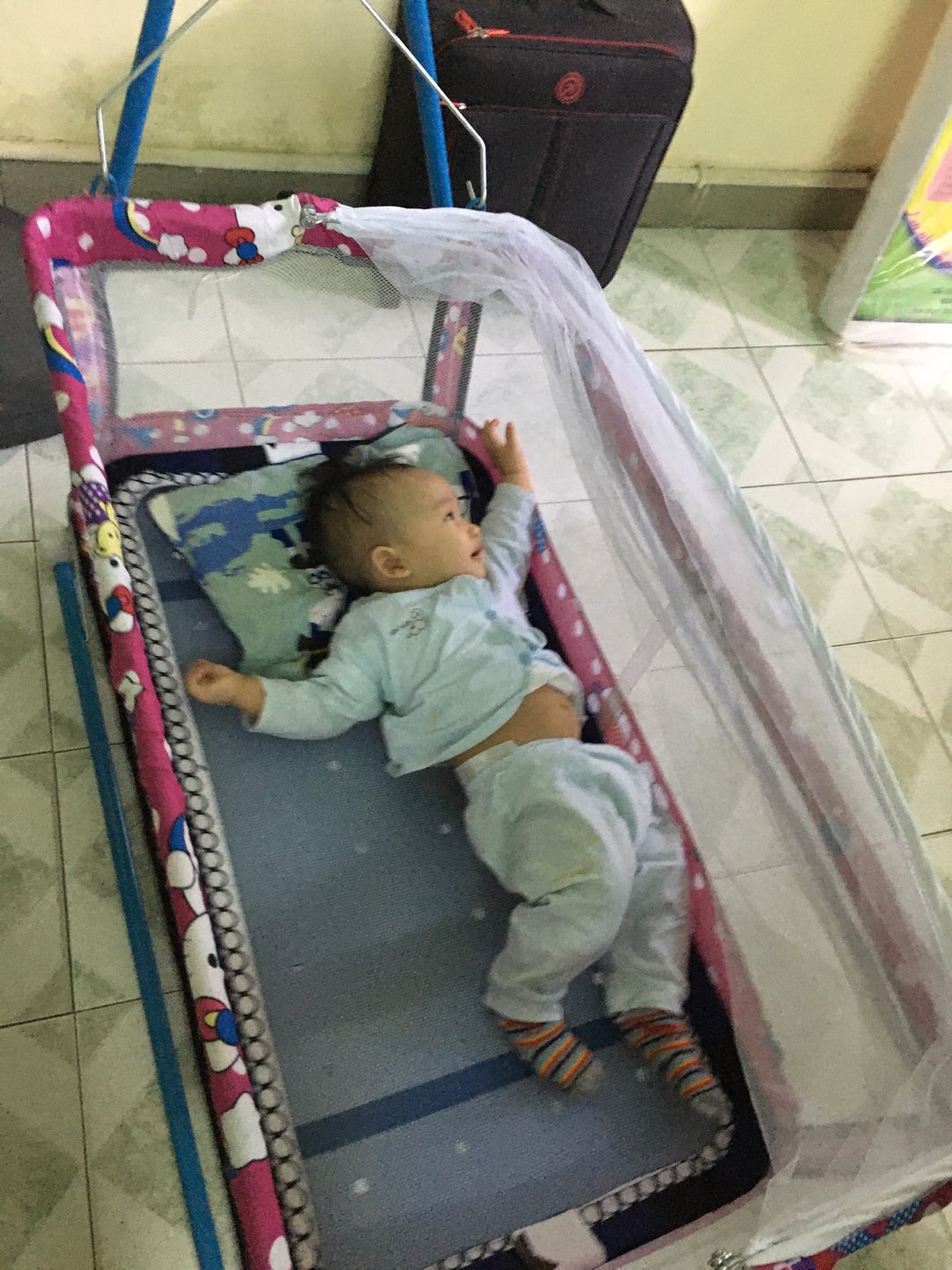 Nôi 2 trong 1 cho bé (sp có khung +màn +nôi+võng chưa có máy đưa )