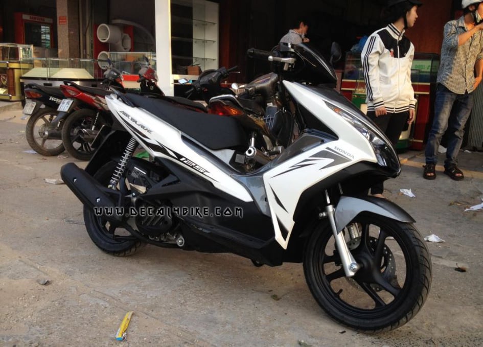 Tem rời AB 2013 đen xe trắng