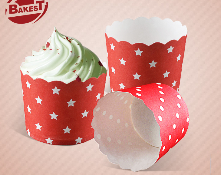 Bộ 50 chén giấy cupcake cứng hoa văn ngôi sao nền đỏ 5cm