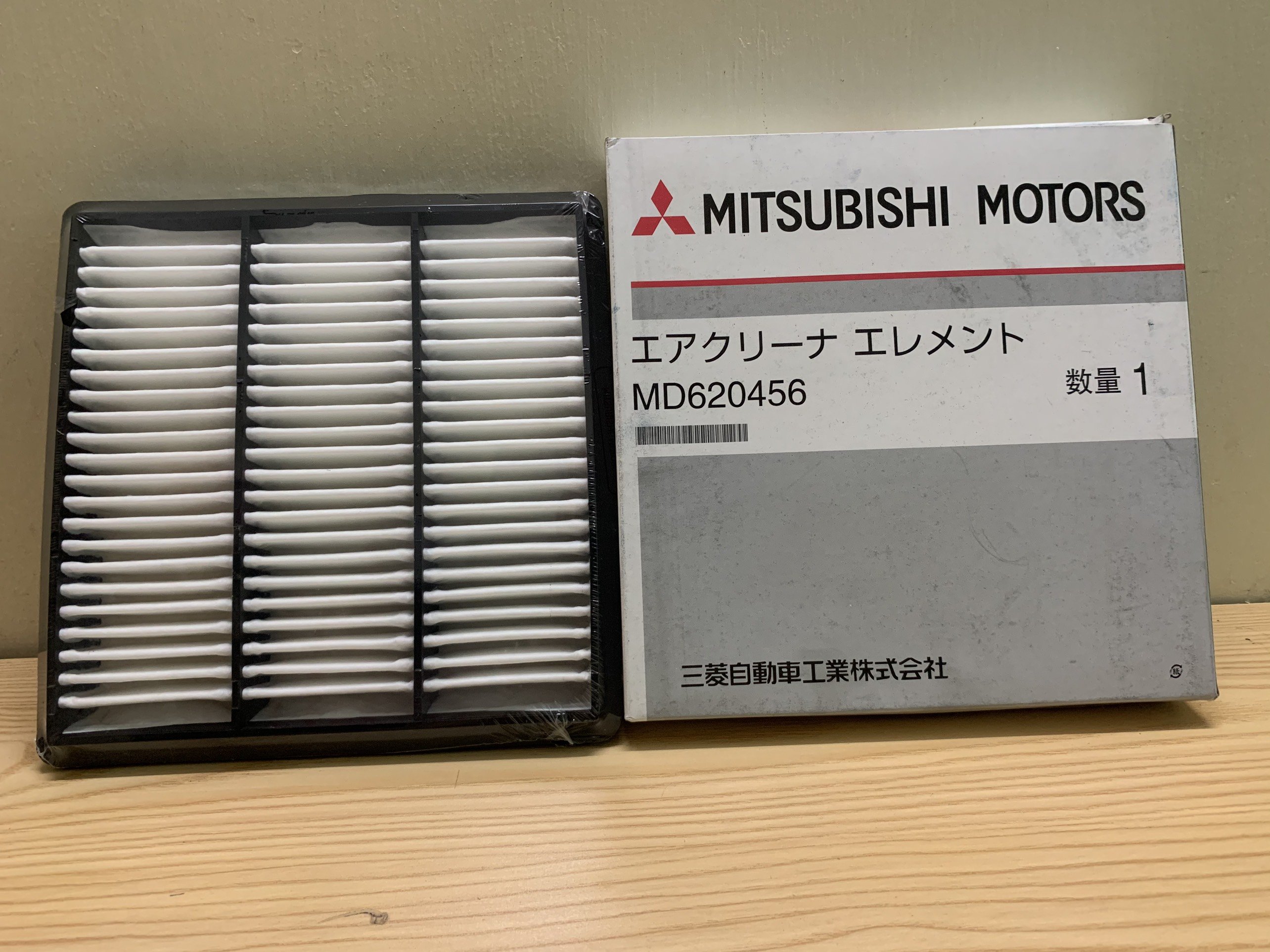 Lọc gió động cơ Mitsubishi Jolie.