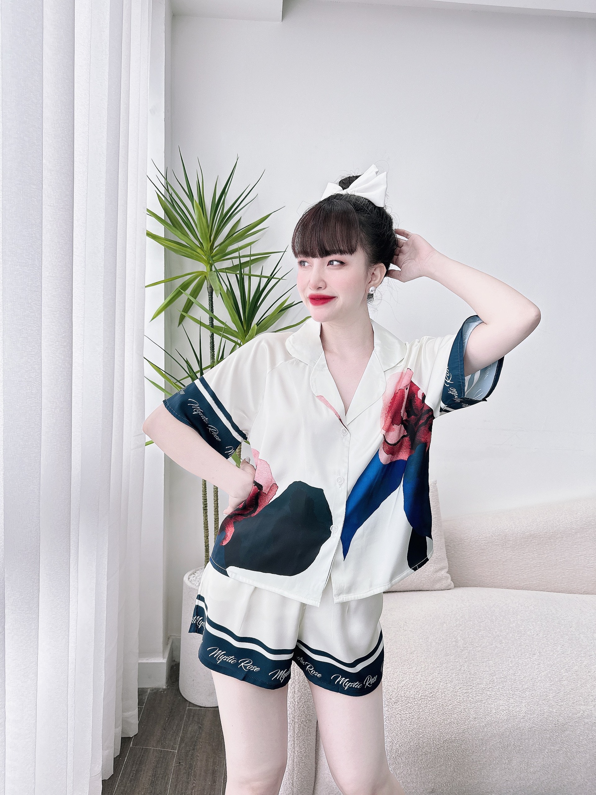 Bộ lụa đùi in họa tiết sang trọng