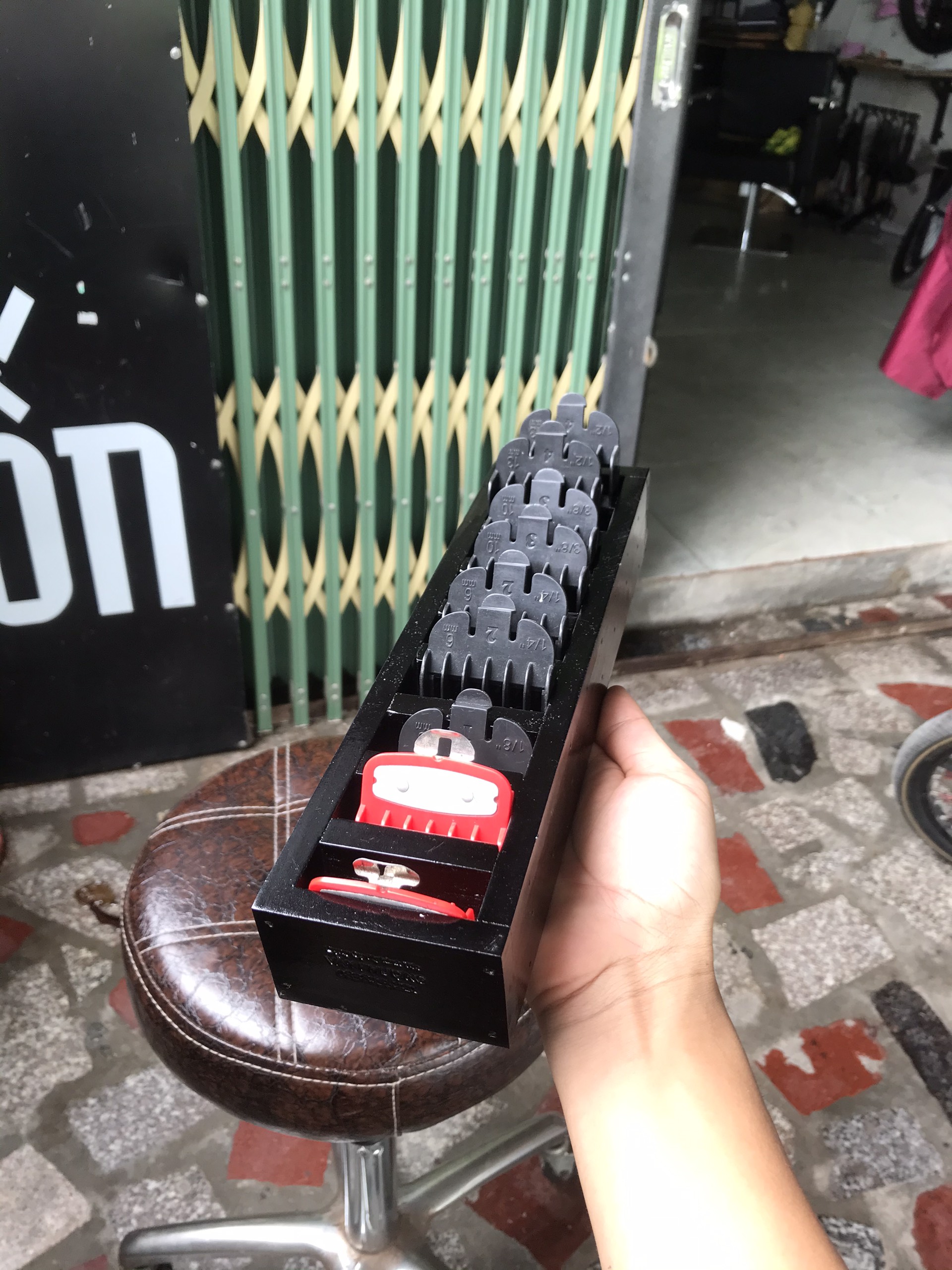 khay gỗ đựng cữ tông đơ