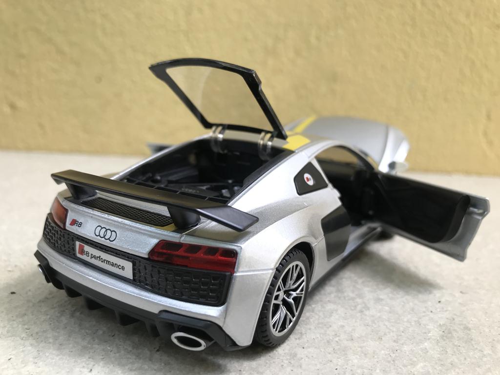 Mô hình xe ô tô Audi R8 V10 Plus 1:32