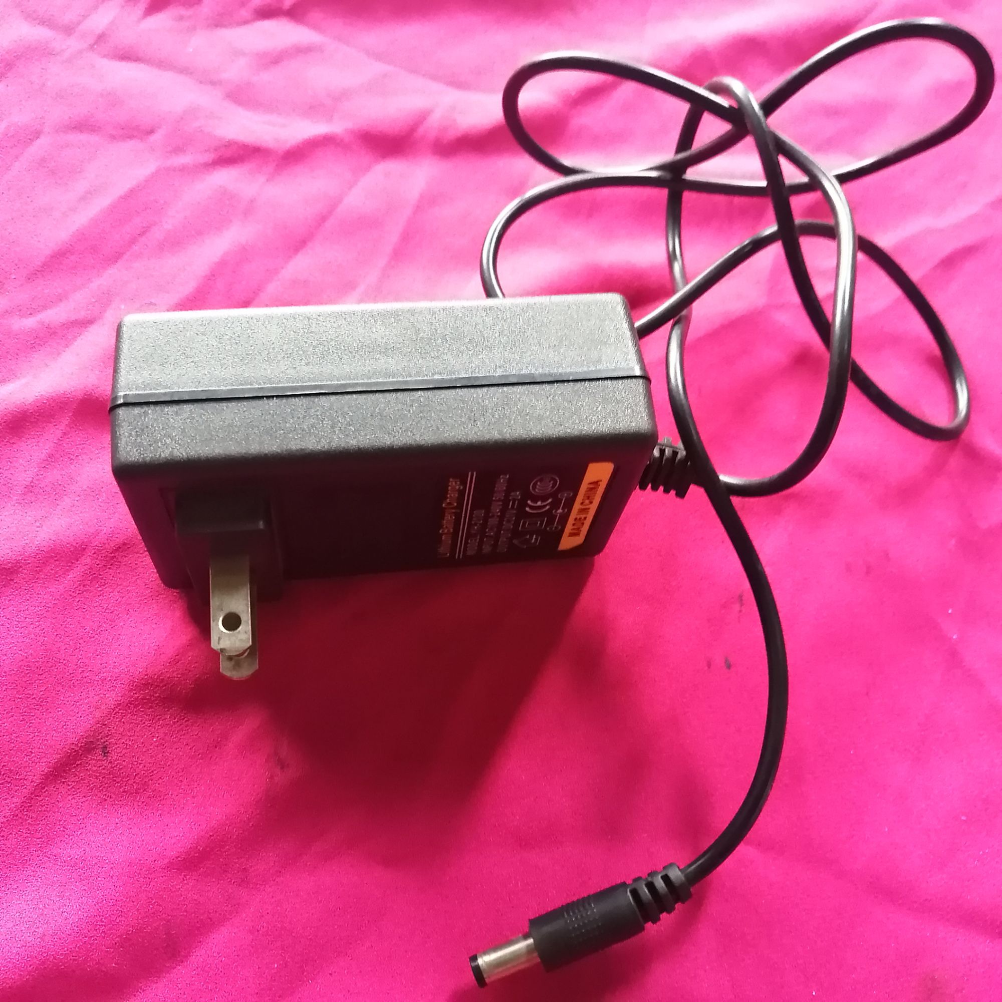 [HCM]sạc máy khoan pin 21v.