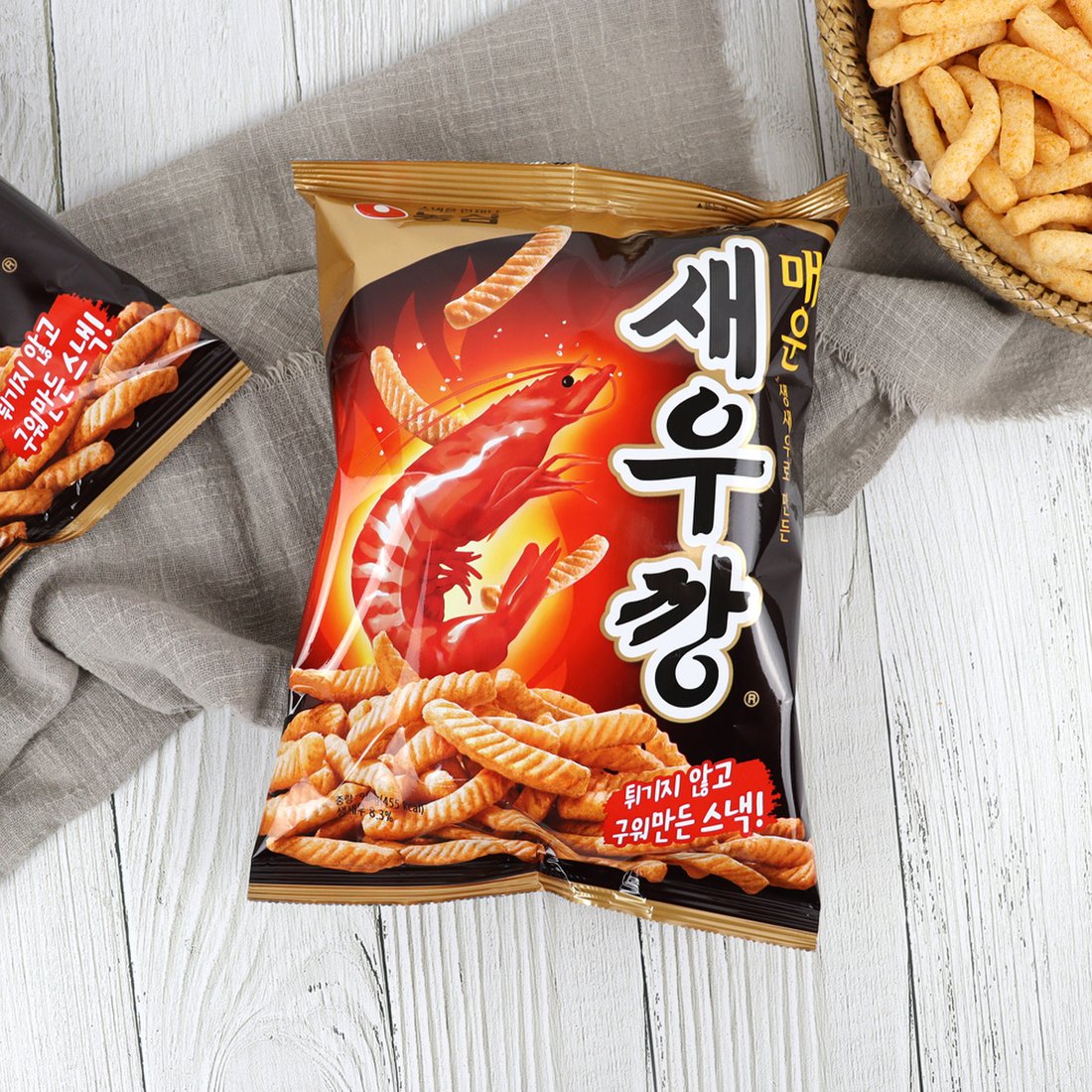 Snack tôm cay Nongshim 75g, 90g