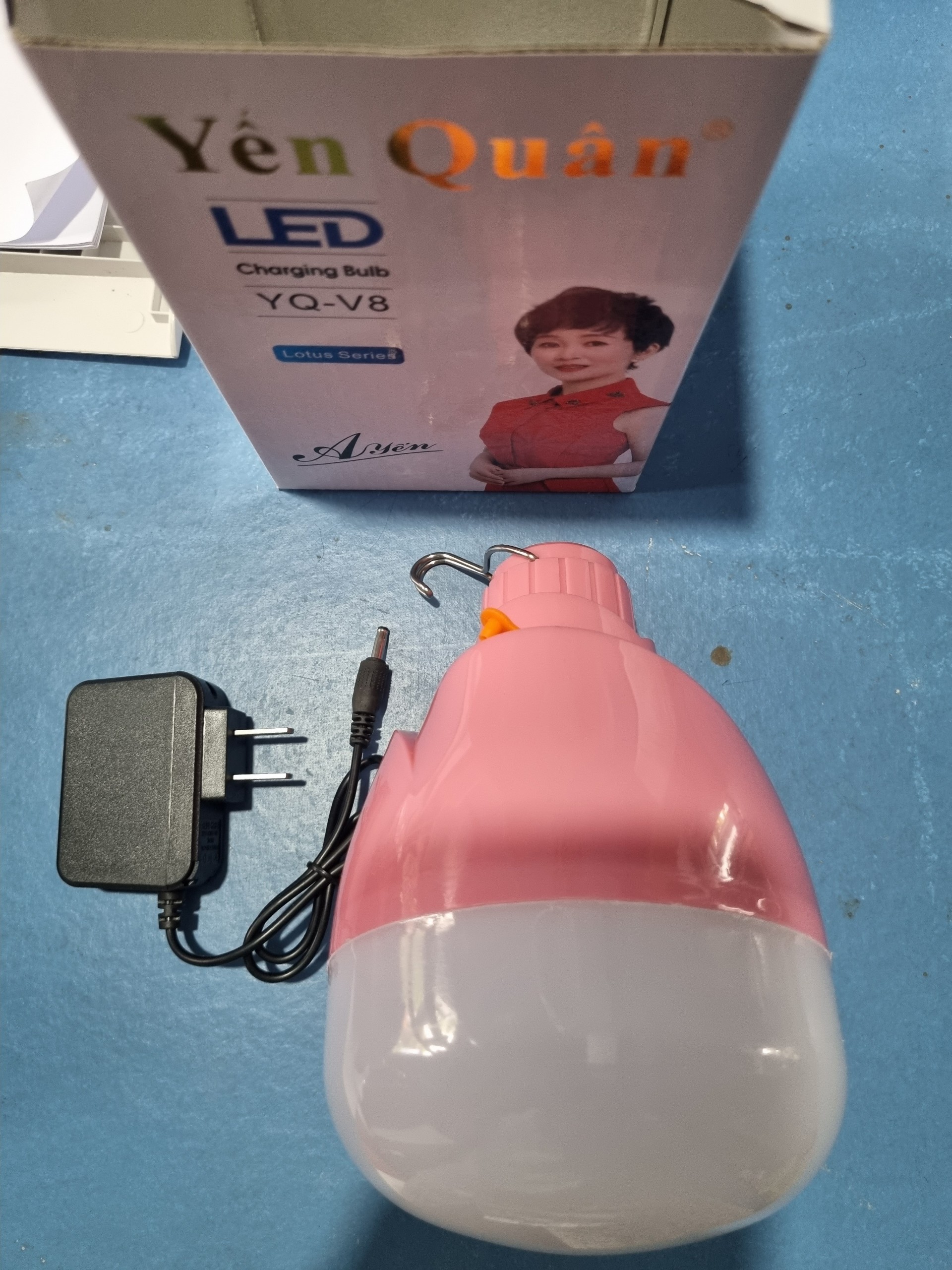 Đèn LED sạc tích điện siêu sáng có móc treo Yến Quân