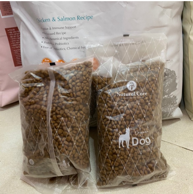 1kg thức ăn cho chó thịt gà & cá hồi natural core bene m50
