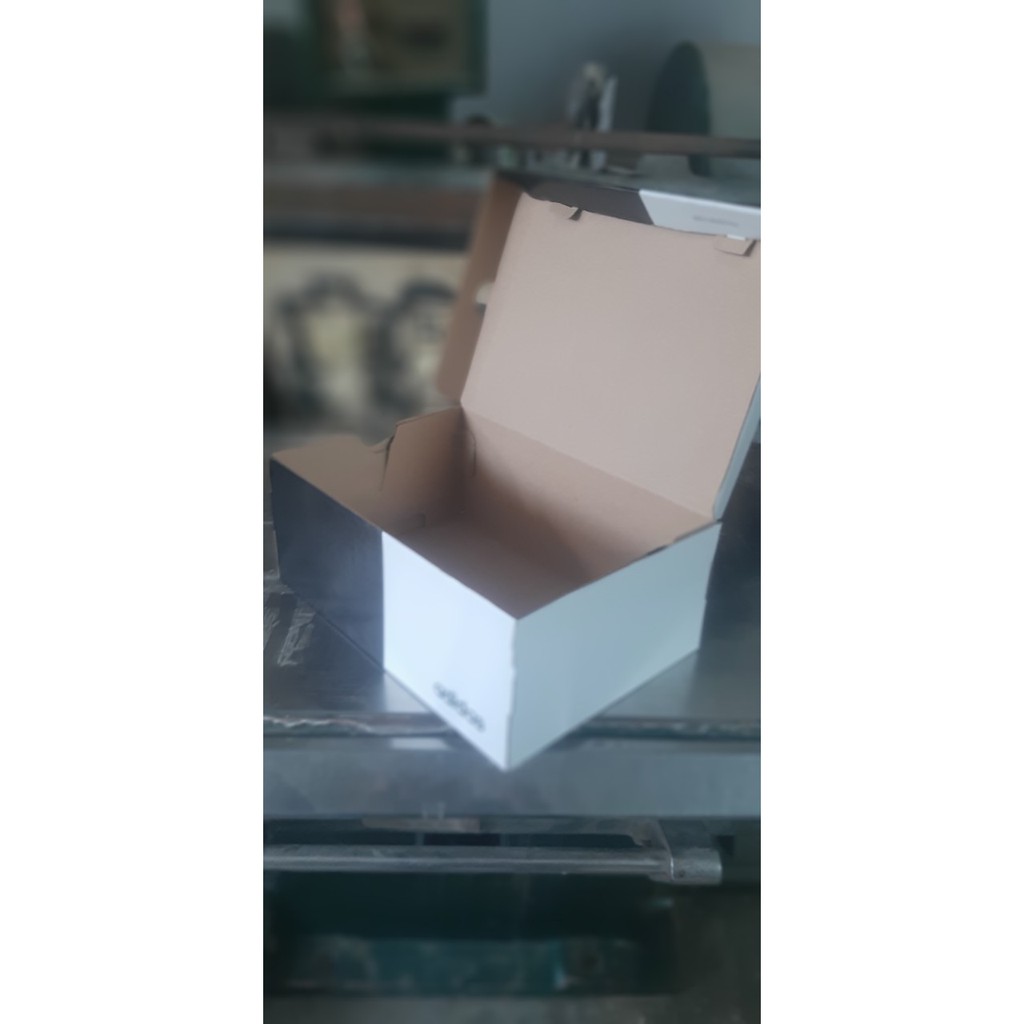HỘP GIÀY ADIDAS 30X20,5X12CM