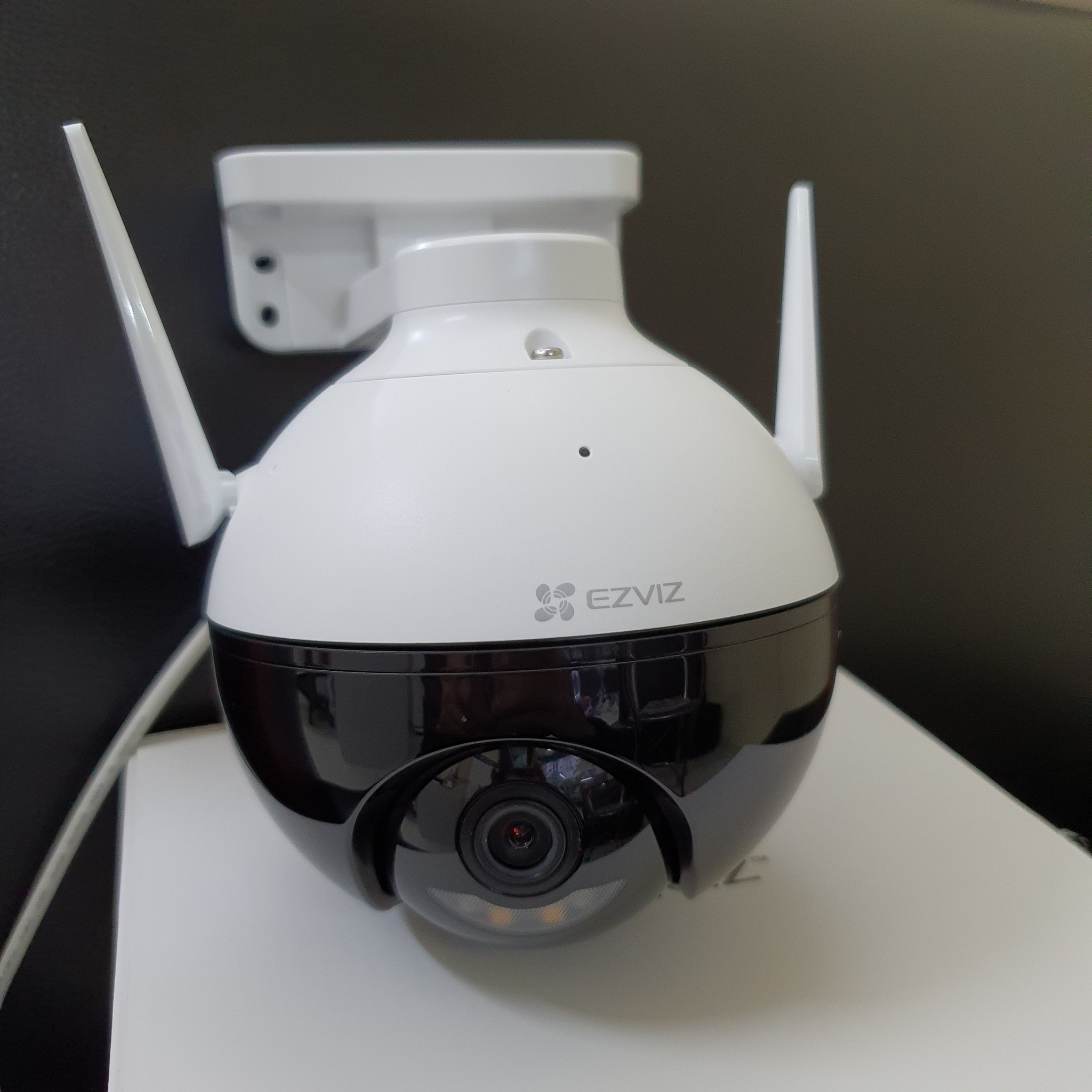 Camera IP Wifi quay quét EZVIZ C8W 4MP