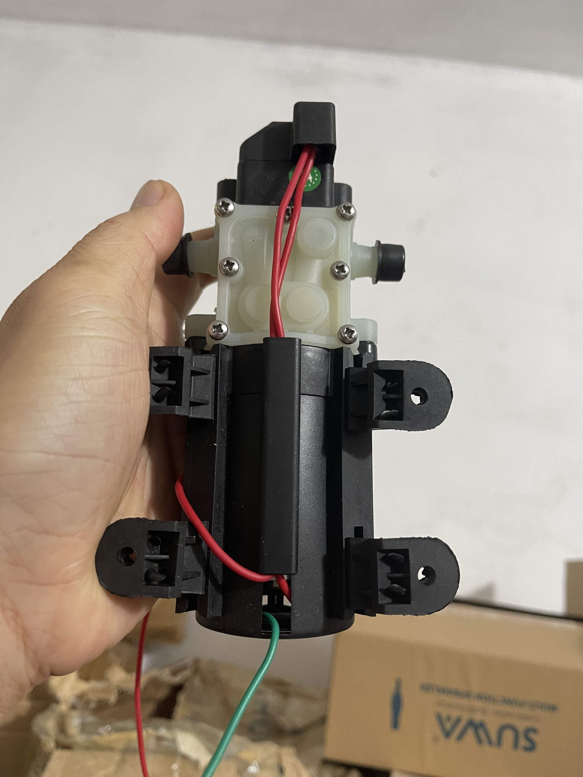 Máy bơm 12v tăng áp tự động ngắt