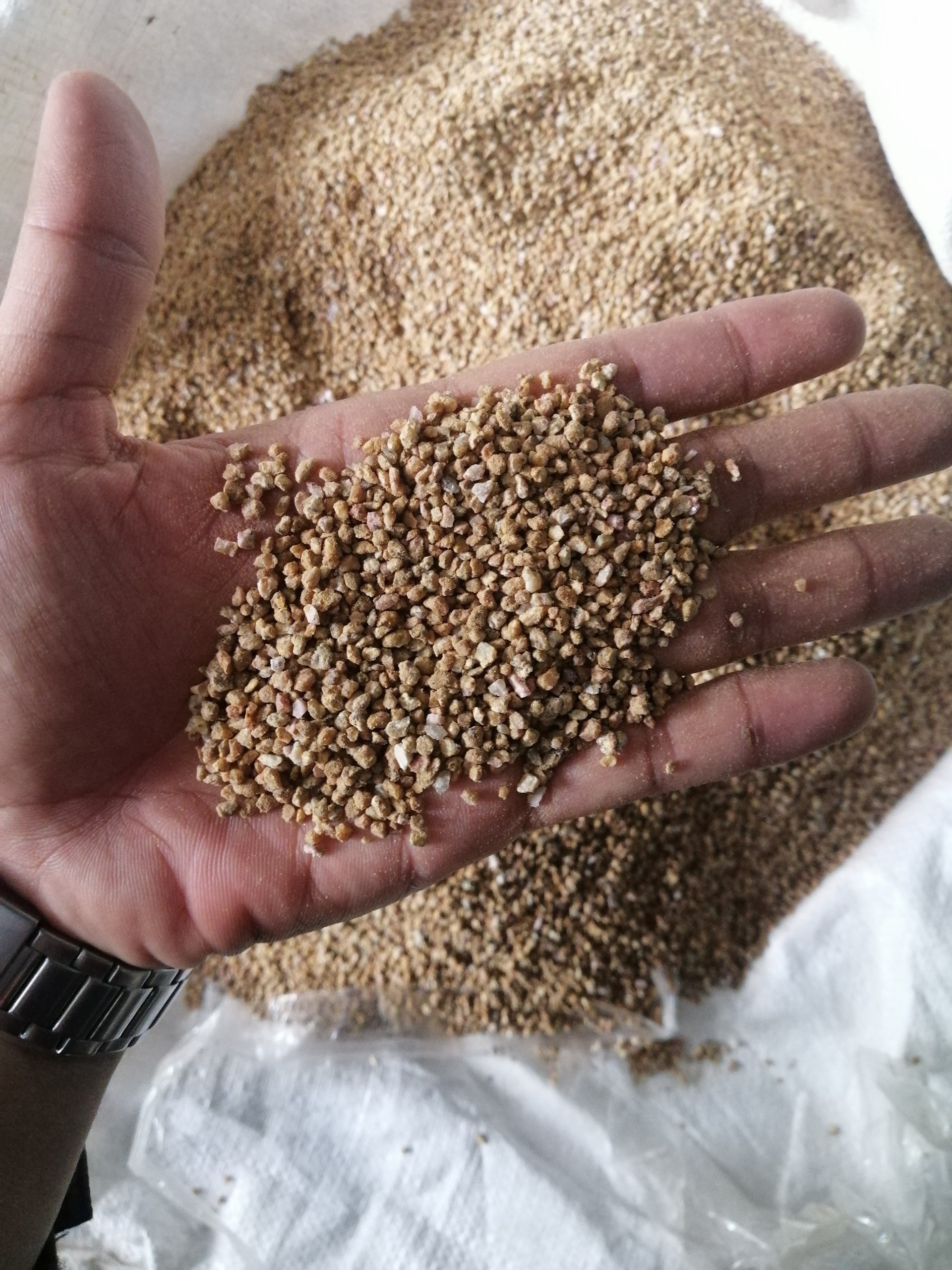 Đá Masato kích thước 2 đến 4mm gói 01 kg