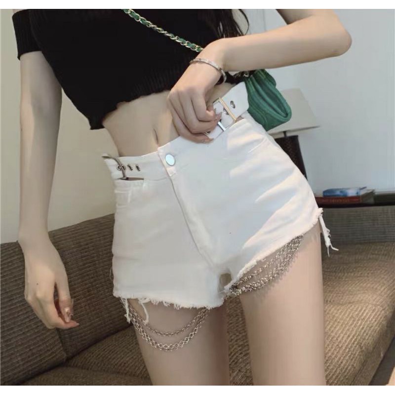Quần shorts kaki dây xích