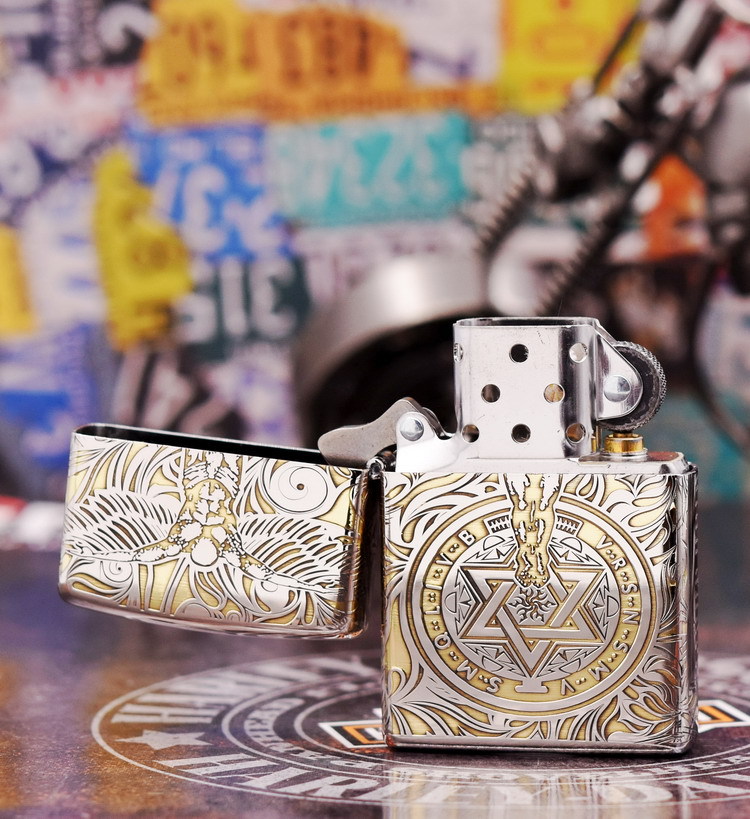 Bật lửa Zippo khắc Thiên Thần bản tiêu chuẩn mạ Chrome