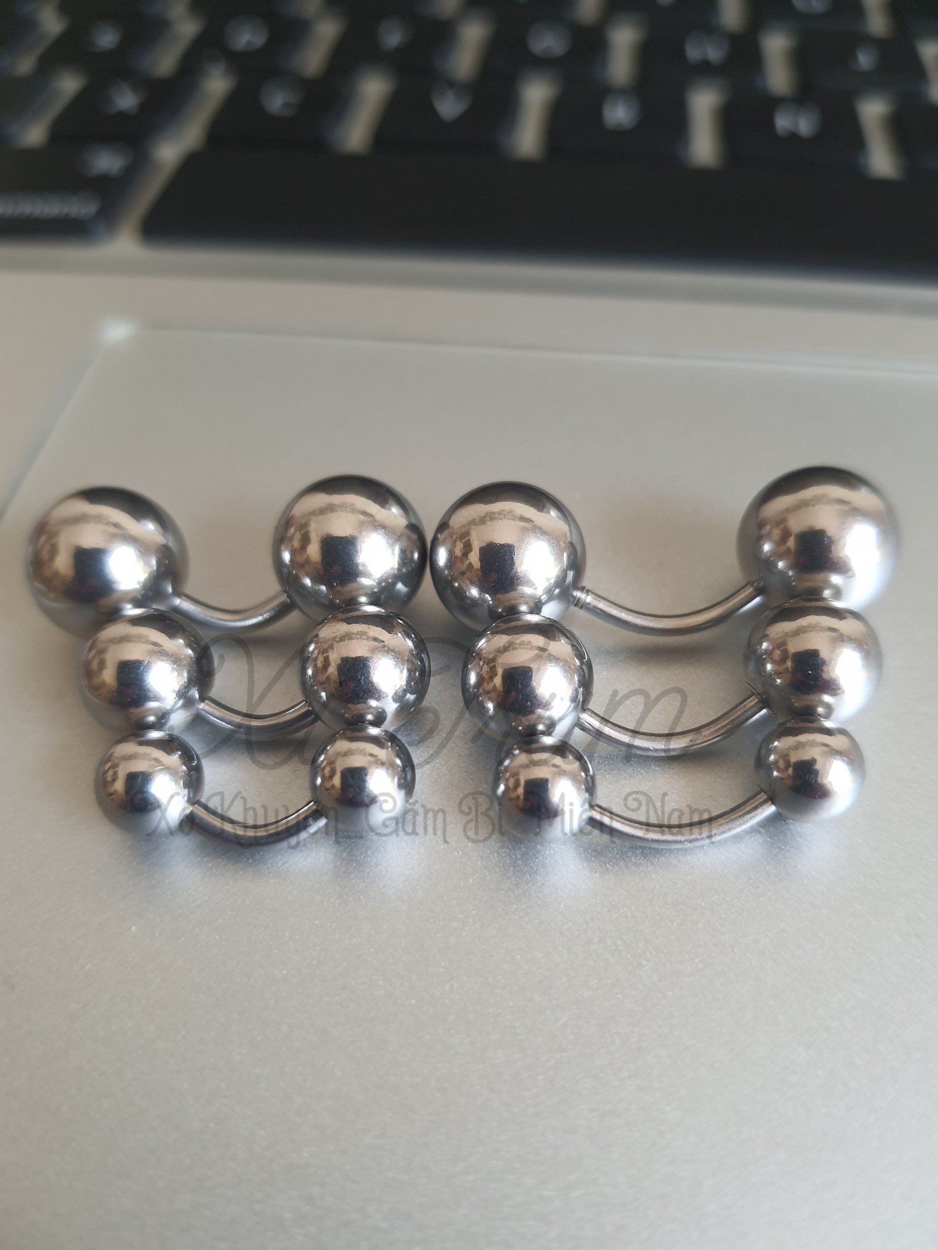 01 Khuyên chuỳ CONG bi INOX cho Nam ( KHÔNG KÈM KIM XỎ )