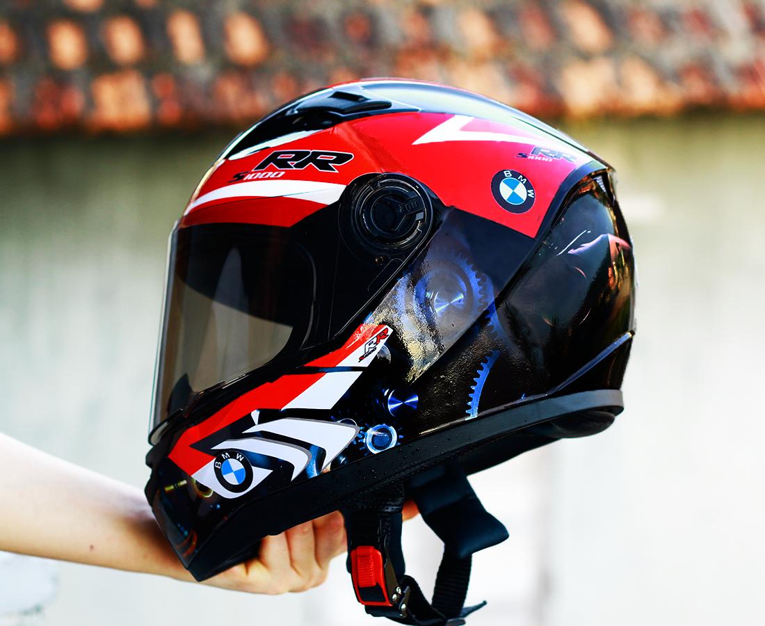 Nón bảo hiểm Agu đen bóng lên tem RR