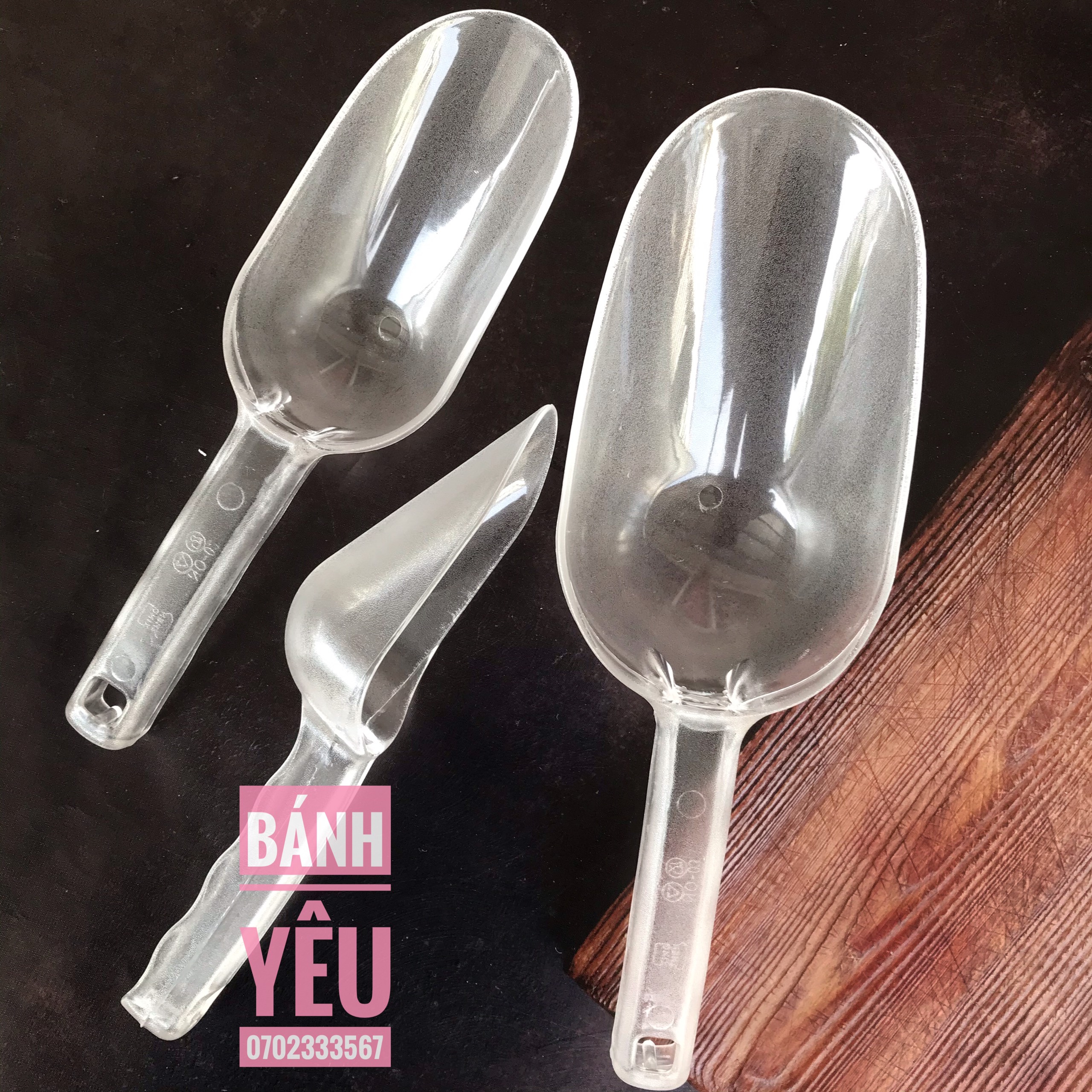 Muỗng xúc bột /xúc đá nhựa cứng trong suốt