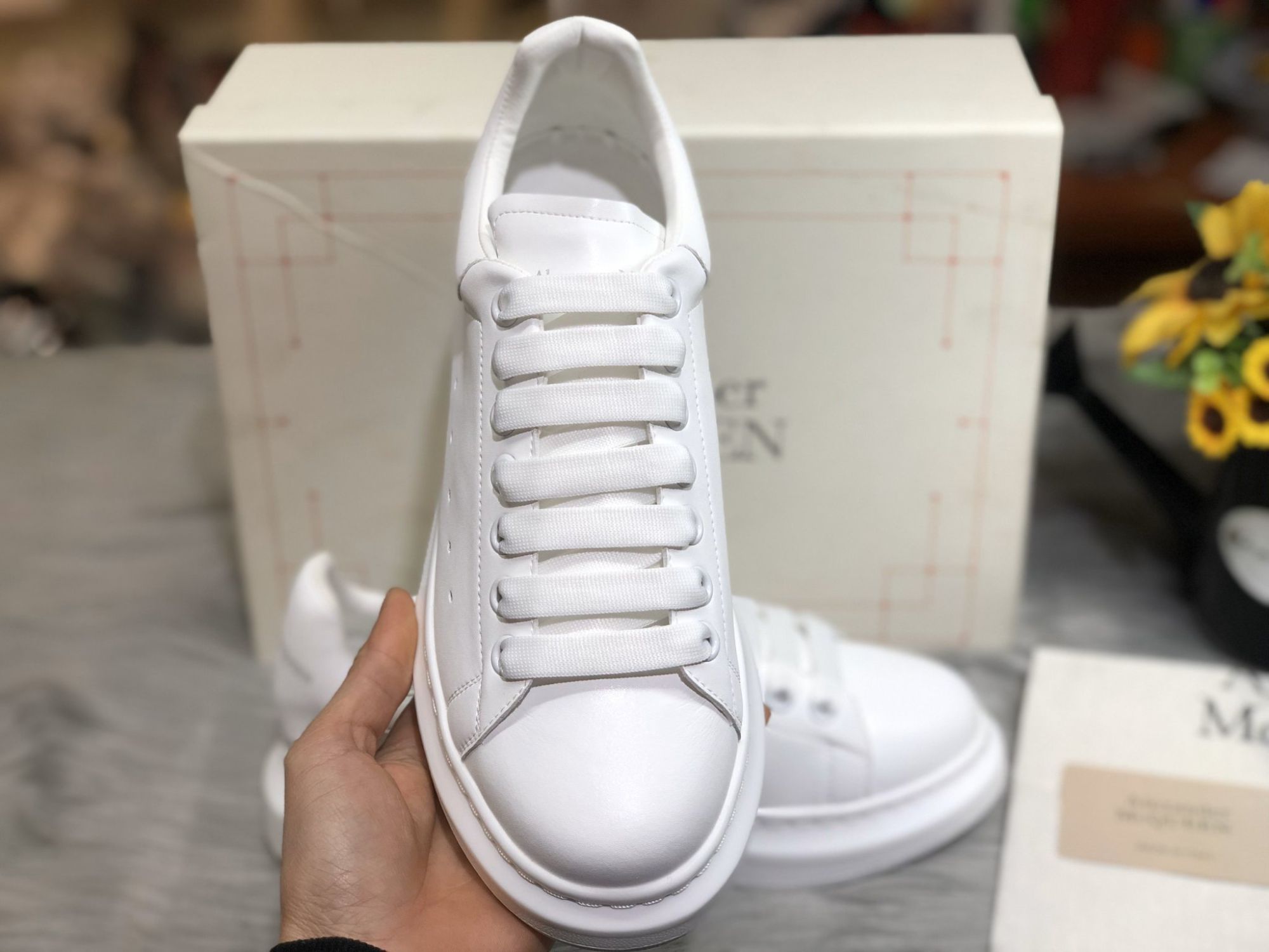 Alexander Mcqueen trắng