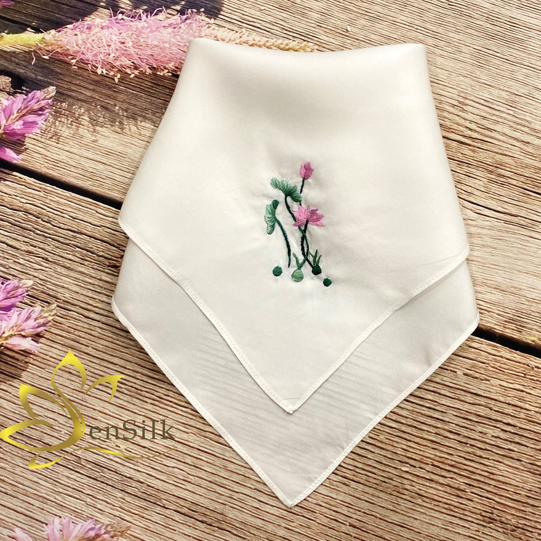 Khăn Tay Lụa Thêu Hoa Sen Quà Tặng Đối Tác