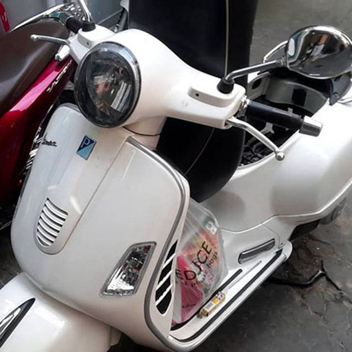 Bugi dành cho các dòng xe Piaggio  - Móc treo đồ xe máy INOX