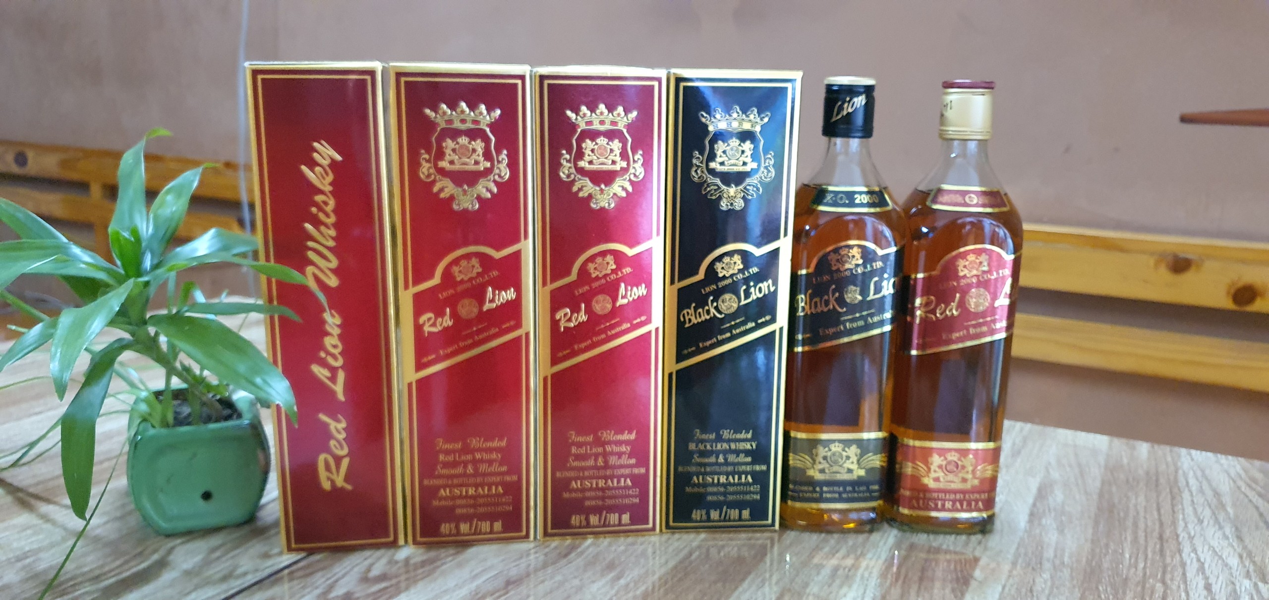 Combo 4 chai (Black, Red Lion và Black, Blue Whisky) 700ml - Nhập từ Lào ( chính hãng)