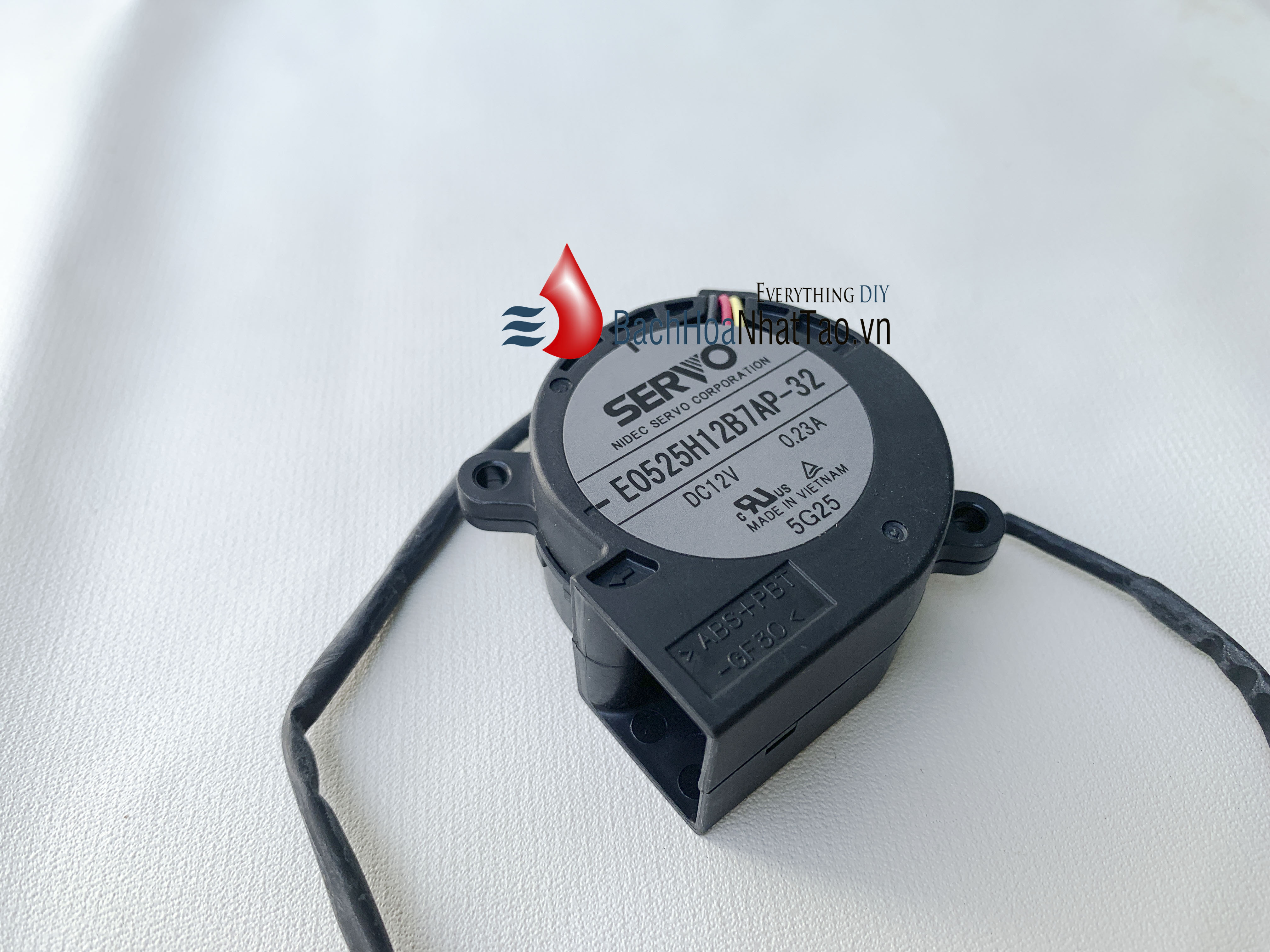 Quạt Sò Nidec Servo 5cm x 2.5cm 12v