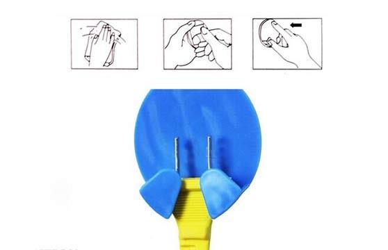 [HCM]Vỉ 2 móc treo phích cắm điện đồ dùng đa năng