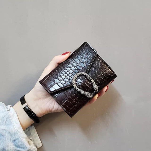 Ví nữ ngắn cầm tay da cá sấu TVI19