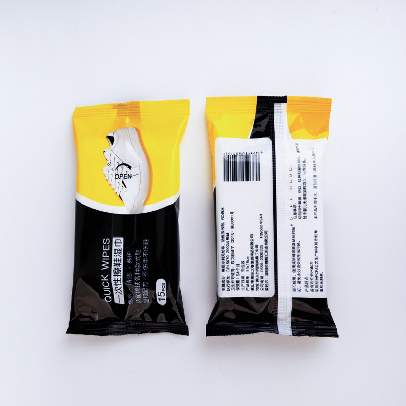 Khăn lau giày vàng QUICK WIPES gói 15 khăn