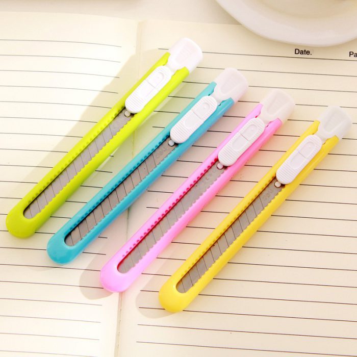Dao rọc giấy nhỏ Deli E2054